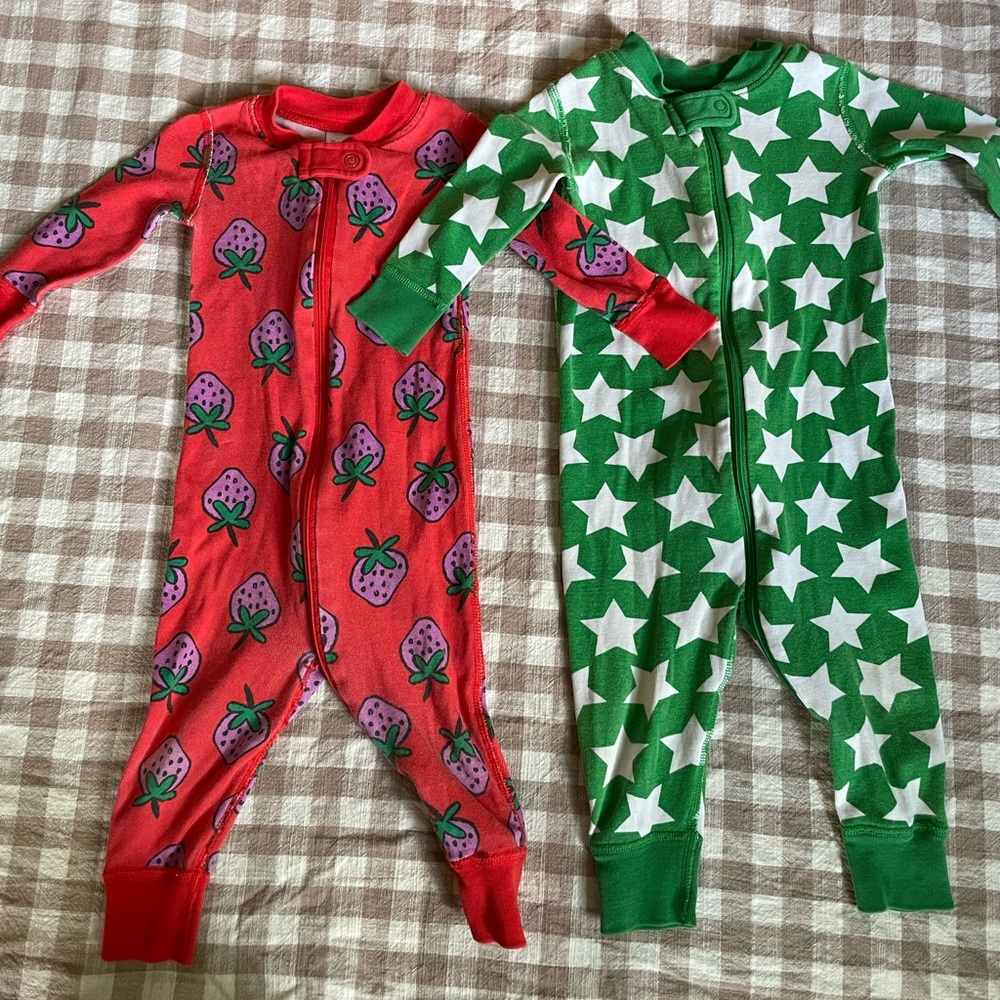 Rare Hanna Andersson sleep & play in onesies bundle. (6-12 months)
